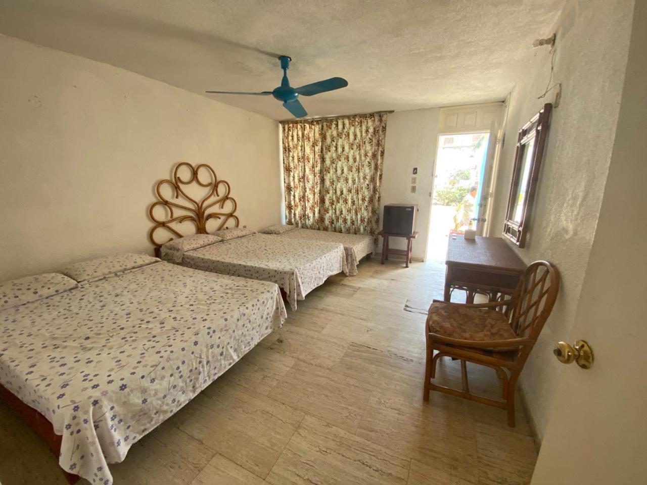 Casa De Huespedes Walton Hotel Acapulco Ngoại thất bức ảnh